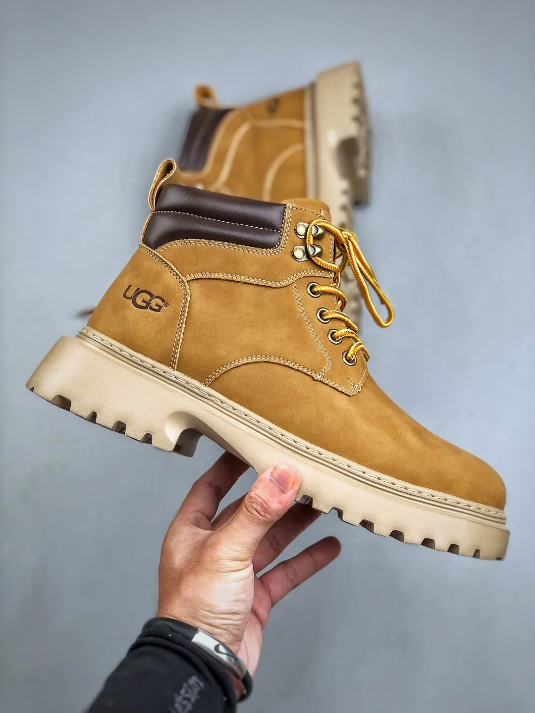 Local pick-up💰560 Support store release New arrival🚀UGG Men's mid-top casual Martin boots series for autumn and winter. Purchasing special quality. High elastic Modern external non-slip rubber foam ultra-light outsole. Lace-up design. Very easy to put on and take off. Made of TPU molded and shaped genuine leather upper material #EVA light wing technology outsole with non-slip, wear resistance and good elasticity. ❗ American light luxury brand [UGG] M Tasman Weather Hybrid Tasman hybrid series medium-cut thick-soled lightweight casual Martin boots" Size: 39-44 (one size larger)